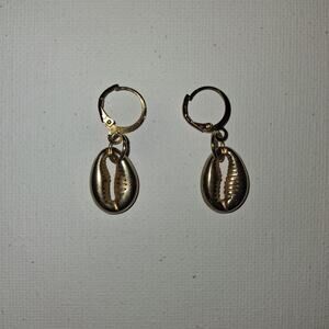 Handmade Shell Earrings Dangle Circle Clasp Gold Tone Metalic